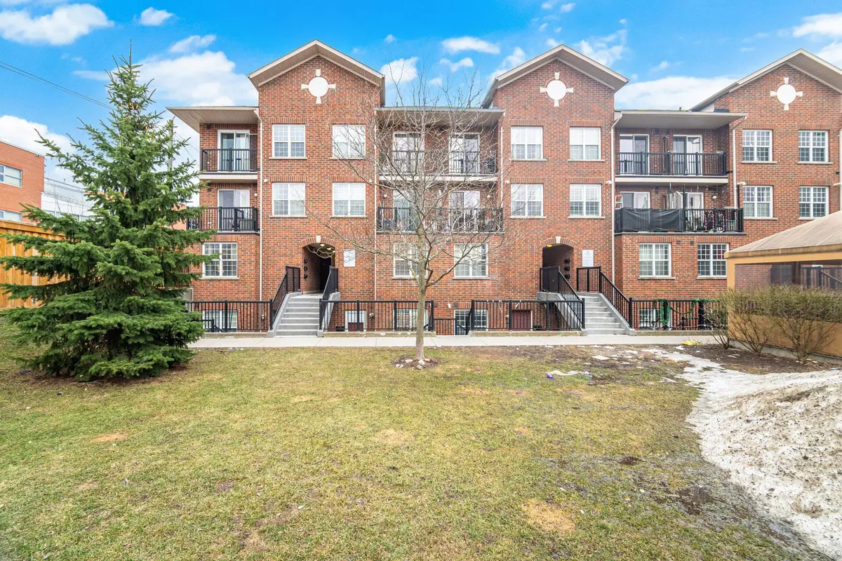 45 Strangford LN #207, Toronto E04, ON M1L 0E5