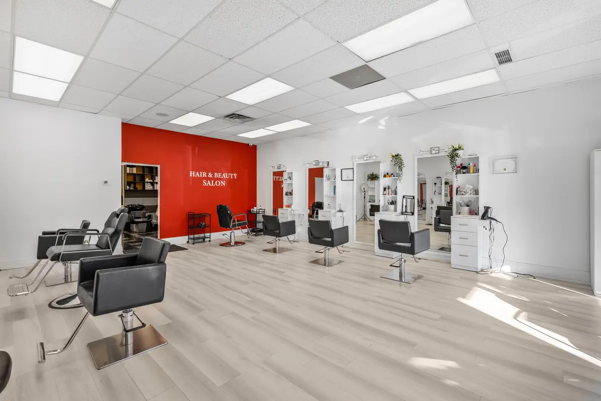 665 Plains RD E #6, Burlington, ON L7T 2E8