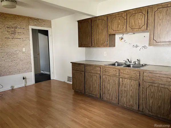 22495 Tuscany AVE, Eastpointe, MI 48021