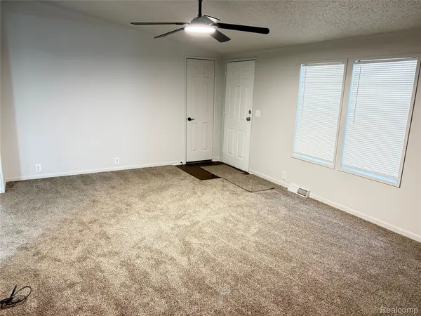 11312 N Lake DR, Fenton Charter Township, MI 48430