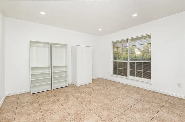 905 Eagle Drive, Desoto, TX 75115