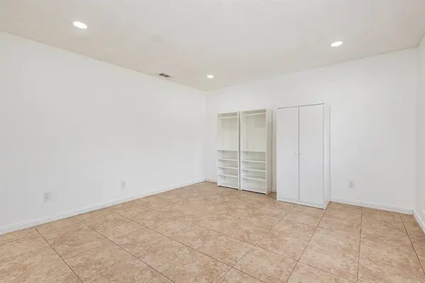 905 Eagle Drive, Desoto, TX 75115