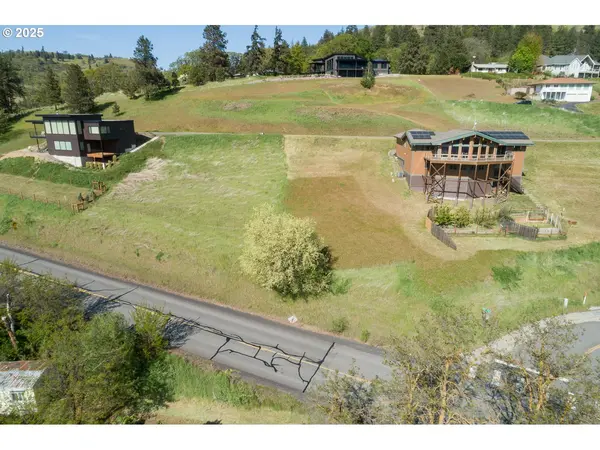 Columbia DR, Lyle, WA 98635