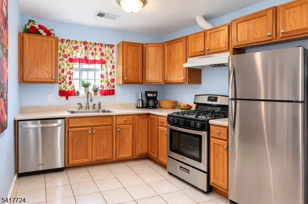 524 Broadway, Elizabeth City, NJ 07206