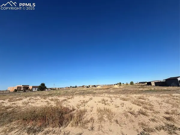 1220 N Saddle Ridge LN, Pueblo, CO 81007