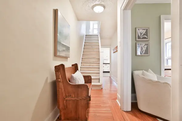 Toronto E02, ON M4C 1E1,4 Earl Haig AVE