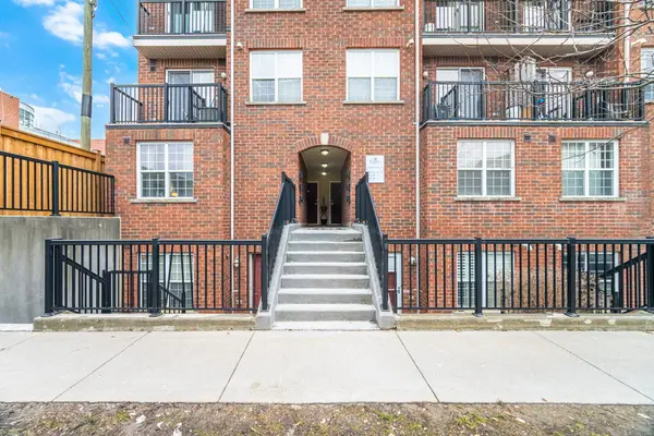 45 Strangford LN #207, Toronto E04, ON M1L 0E5