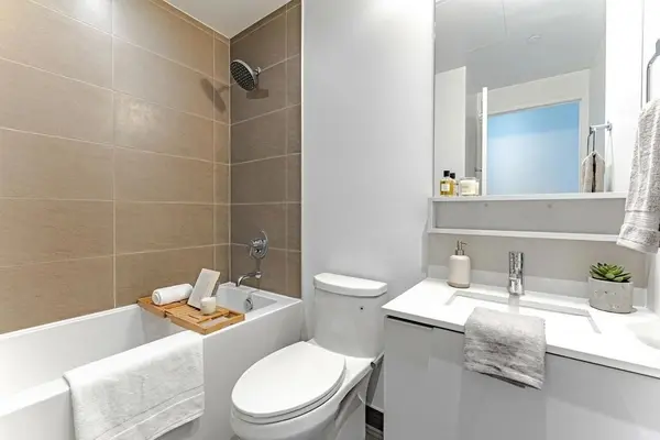 950 Portage Pkwy #5510, Vaughan, ON L4K 0J7