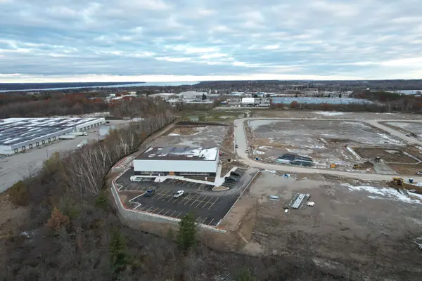 51 Landsdown RD, Barrie, ON L4N 8M5