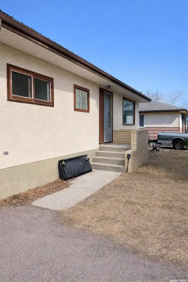 6366 Queens AVENUE, Gull Lake, SK S0N 1A0