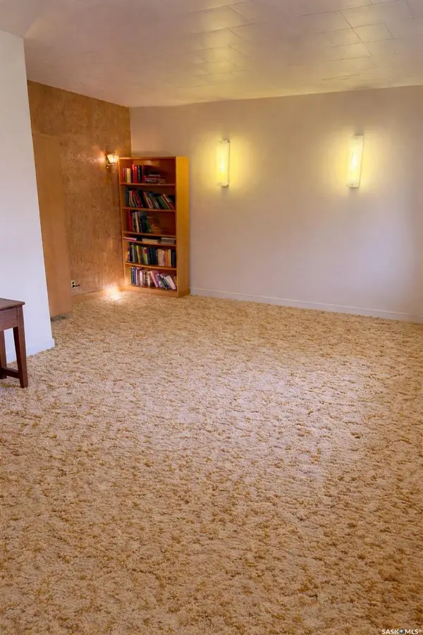 6366 Queens AVENUE, Gull Lake, SK S0N 1A0