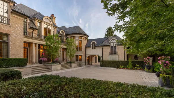 2054 Lakeshore RD E, Oakville, ON L6J 1M3