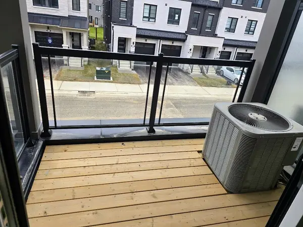 5939 Saigon ST, Mississauga, ON L5V 0E9