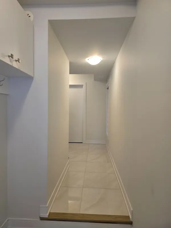 5939 Saigon ST, Mississauga, ON L5V 0E9