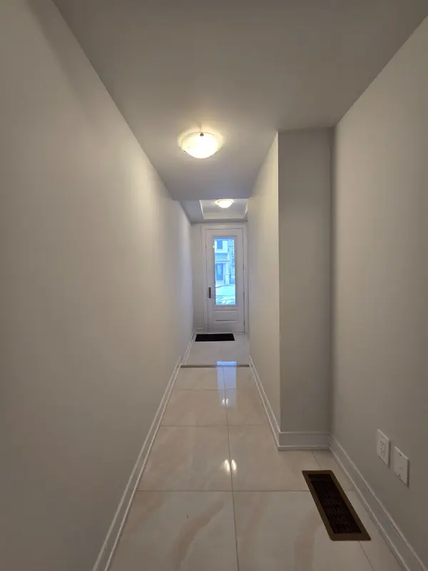 5939 Saigon ST, Mississauga, ON L5V 0E9