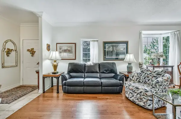 5 Liddycoat LN, Hamilton, ON L9G 0A7