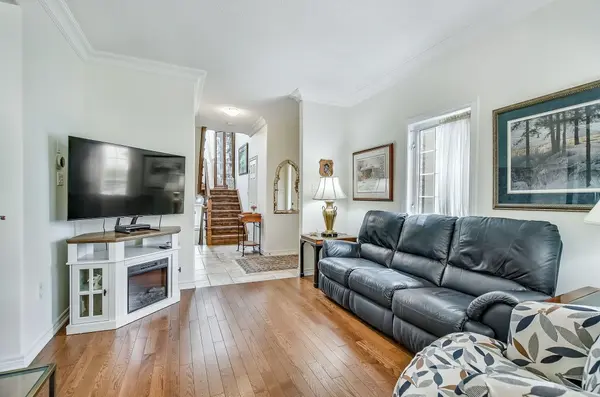 5 Liddycoat LN, Hamilton, ON L9G 0A7