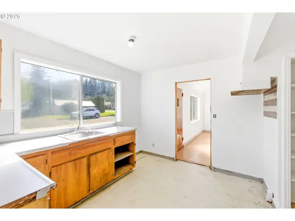 320 JUNIPER ST, Sweet Home, OR 97386