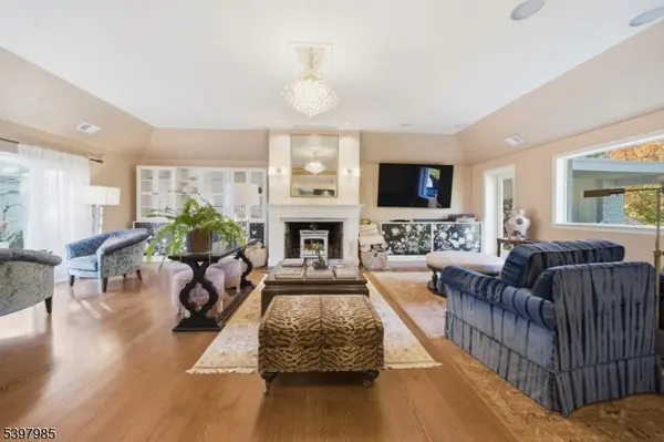 18 Pepperidge Tree Ter, Kinnelon Boro, NJ 07405