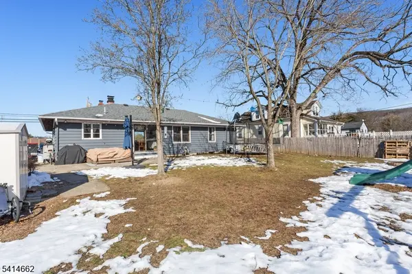 125 Meadowbrook Ave, Wanaque Boro, NJ 07465