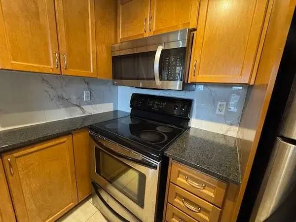 18 Kenaston GDNS #1310, Toronto C15, ON M2K 1G8