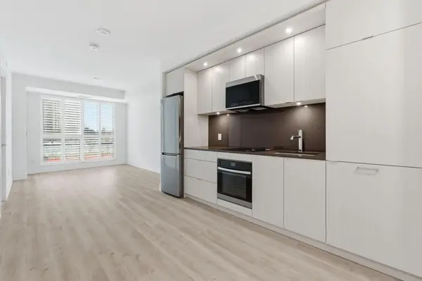 25 Cordova AVE #318, Toronto W08, ON M9A 0E5