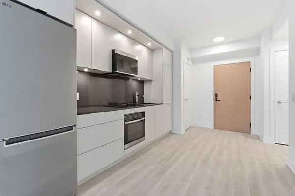 25 Cordova AVE #318, Toronto W08, ON M9A 0E5