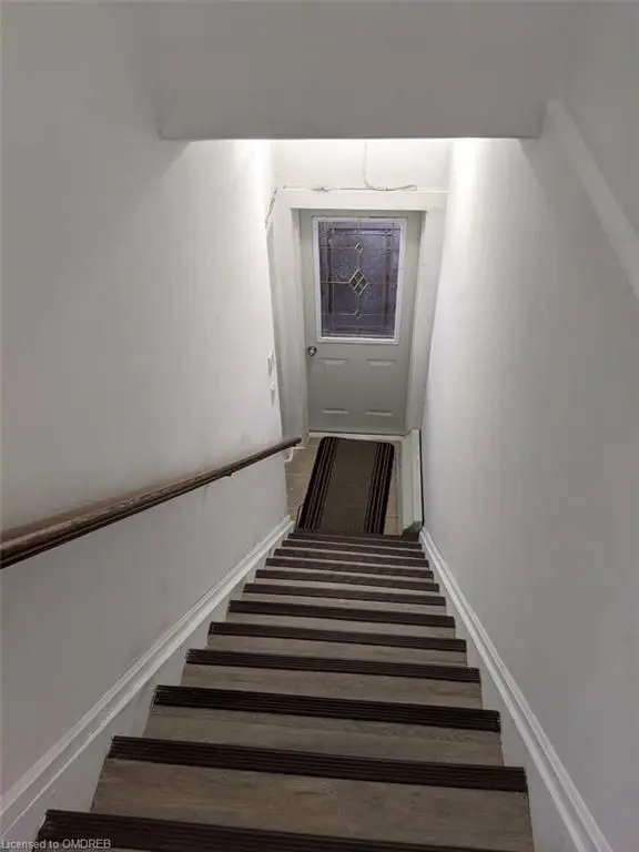 385 Kerr ST #Second Floor, Oakville, ON L6K 3B9