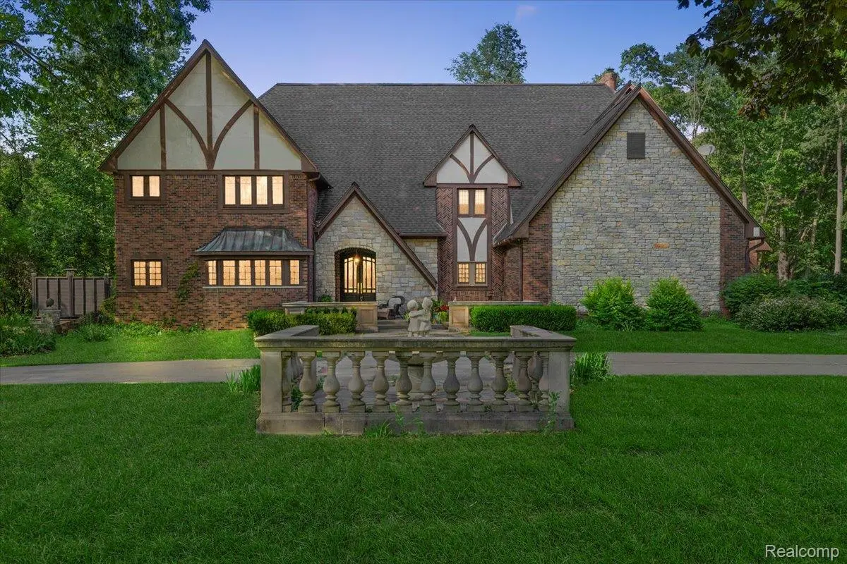 1600 Mill Race, Rochester Hills, MI 48306