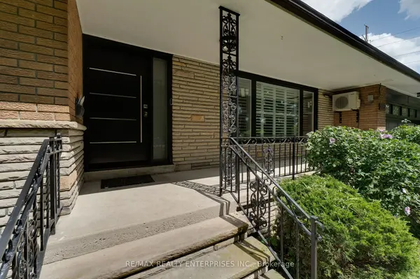 2037 Lynchmere AVE, Mississauga, ON L5B 1W7