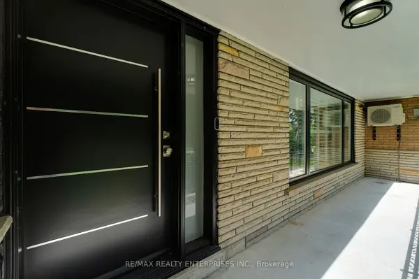 2037 Lynchmere AVE, Mississauga, ON L5B 1W7