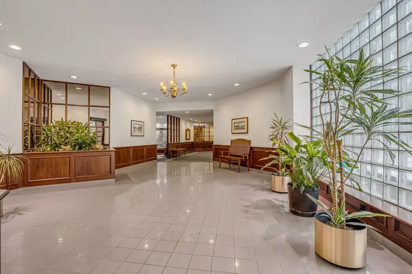 1320 Islington AVE #601, Toronto W08, ON M9A 5C6