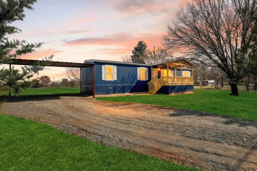 206 Rhett Court, Aurora, TX 76078