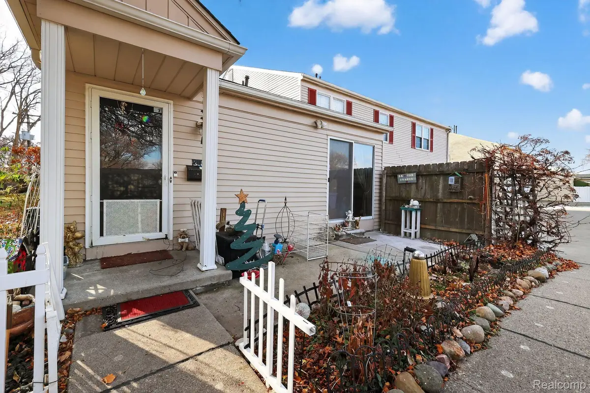 24145 Meadowbridge DR #79, Clinton Charter Township, MI 48035