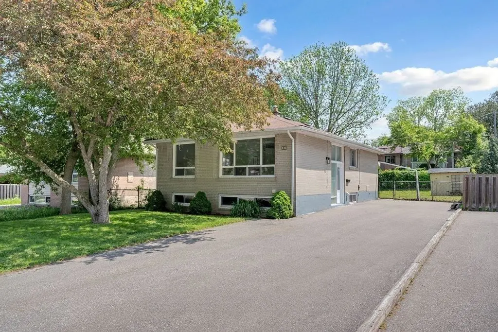 47 Aurora Heights DR, Aurora, ON L4G 2W6