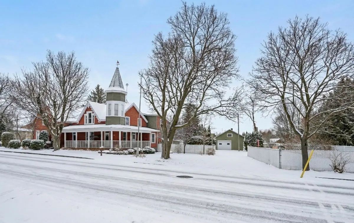 8 John ST, Champlain, ON K0B 1K0