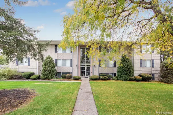 33302 Kingslane CT #4, Farmington, MI 48336