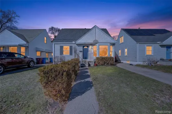 438 W Brockton AVE, Madison Heights, MI 48071