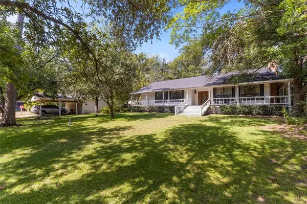 5026 Lost Pine Drive, Chandler, TX 75758