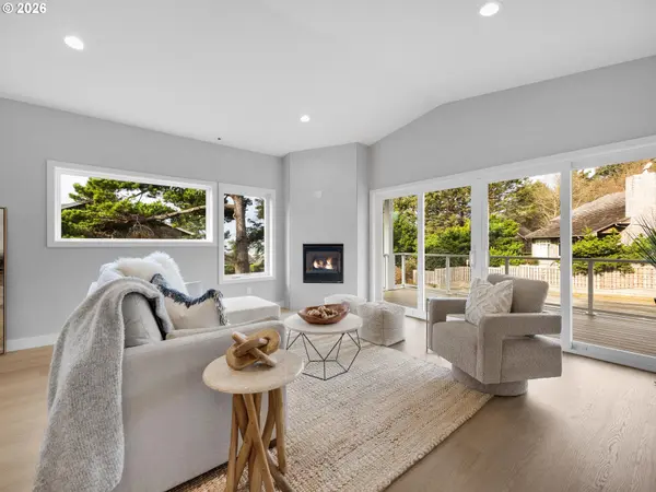 143 E TANANA AVE, Cannon Beach, OR 97110