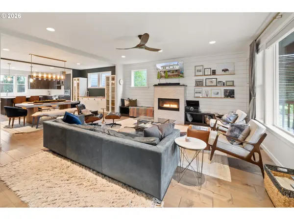 8274 SW 47TH AVE, Portland, OR 97219