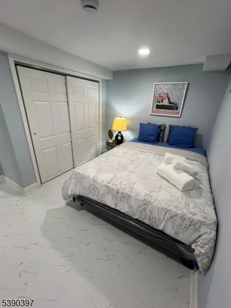 505 Knopf St, Linden City, NJ 07036