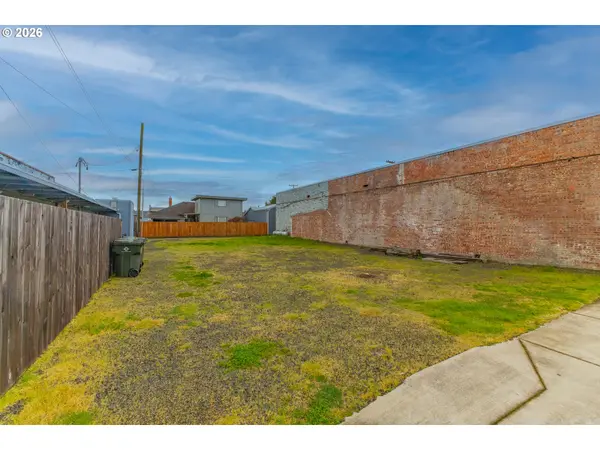 618/620 SPRUCE ST, Myrtle Point, OR 97458