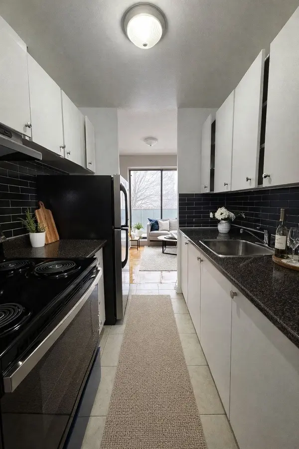 1780 Lawrence AVE E #303, Toronto E04, ON M1R 2Y2