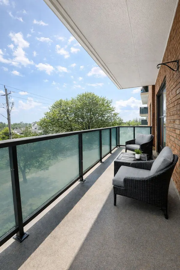 1780 Lawrence AVE E #303, Toronto E04, ON M1R 2Y2