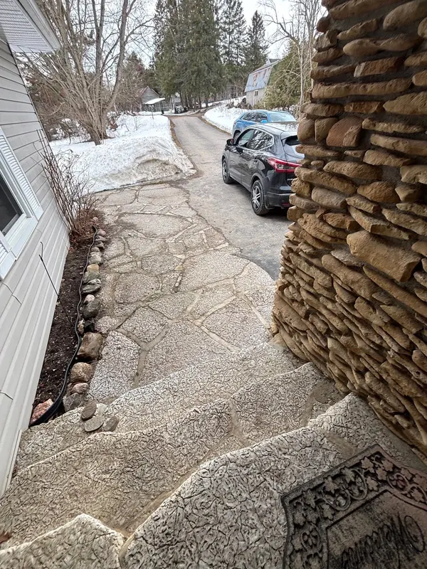 7 Regina RD, Kawartha Lakes, ON K0M 2A0