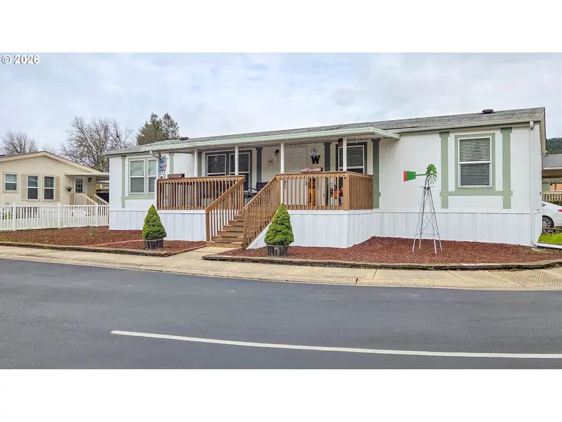 1000 E CENTRAL AVE #51, Sutherlin, OR 97479