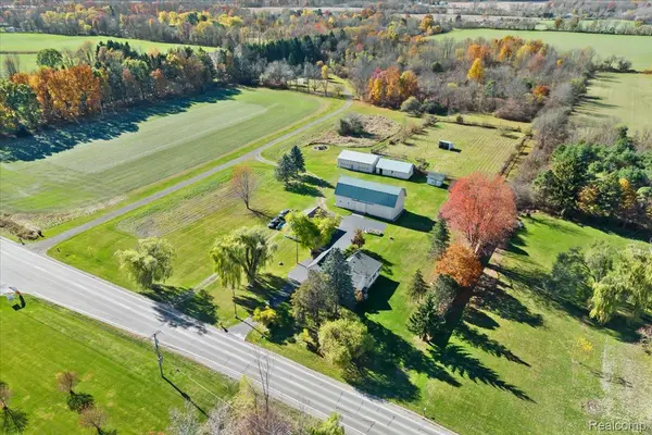 2795 N Burkhart RD, Howell, MI 48855