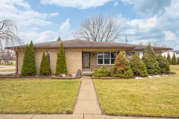 35721 Hilton DR, Clinton Charter Township, MI 48035