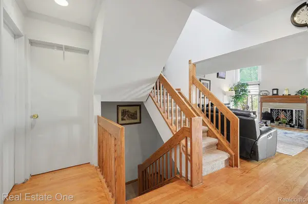 5505 Walnut CIR W, West Bloomfield Charter Township, MI 48322